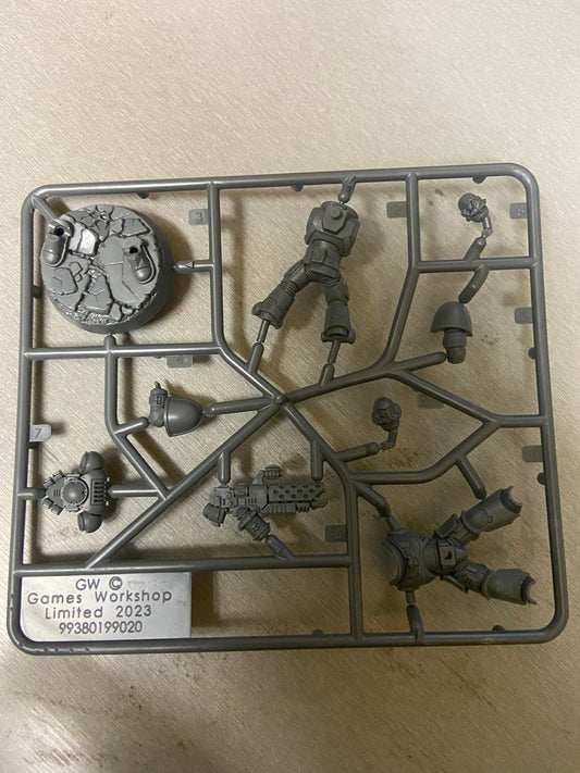 Warhammer 40K Unpainted Figure - Perfect for Customization! - Packrat Comics