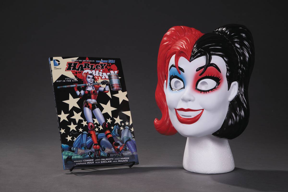 DC COMICS TOYS HARLEY QUINN BOOK AND MASK SET